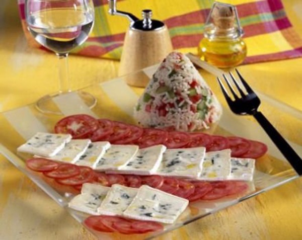 Carpaccio de tomates au Bresse bleu Carpaccio de tomates au Bresse bleu