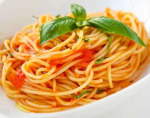 Les spaghetti pomodoro e basilico