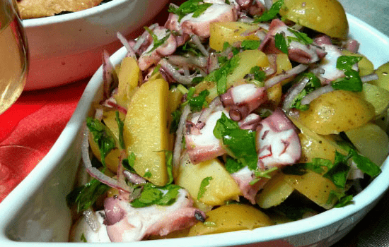 salade-poulpe-pommes-de-terre-oignon-rouge