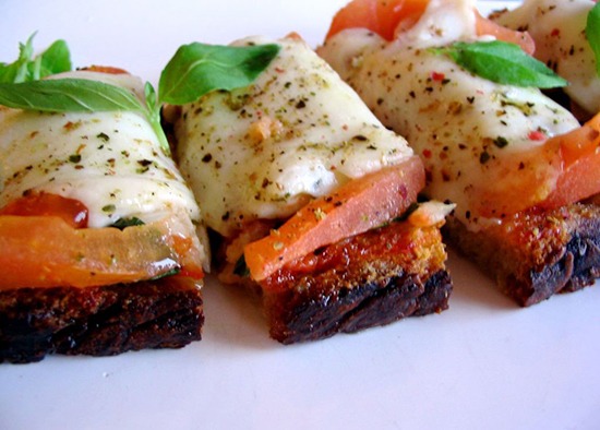 Bruschetta tomates mozzarella Bruschetta tomates mozzarella