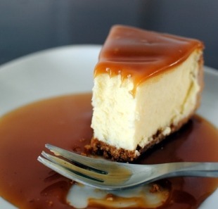 CHEESECAKE VANILLE, CHOCOLAT & CARAMEL CHEESECAKE VANILLE, CHOCOLAT & CARAMEL
