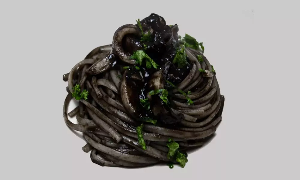 Linguine à l’encre de seiche