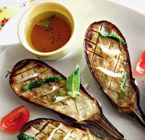 Aubergines acidulées à la menthe Aubergines acidulées à la menthe