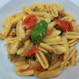 Gnocchetti sardi, aubergines et tomates-cerises Gnocchetti sardi, aubergines et tomates-cerises