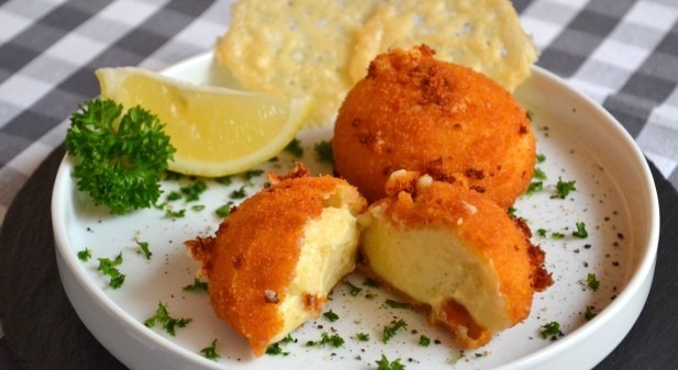 Croquettes au fromage et tuiles de parmesan Croquettes au fromage et tuiles de parmesan