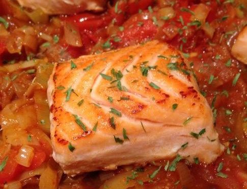 Saumon à la sauce tomate Saumon à la sauce tomate