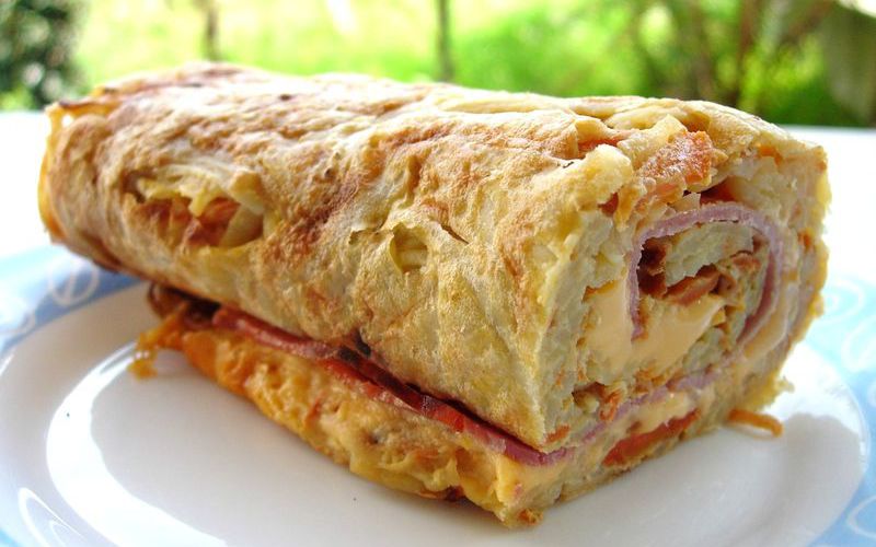 Roulé de pomme de terre : jambon, fromage, oignon. Roulé de pomme de terre : jambon, fromage, oignon.