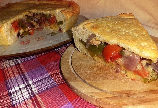 Pizza farcie aux poivrons oignons et thon Pizza farcie aux poivrons oignons et thon