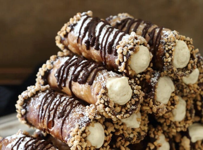 Cannoli Sicilien mascarpone et noisettes Cannoli Sicilien mascarpone et noisettes