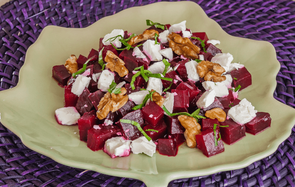 Salade de betteraves, noix et fêta - Recettes Italiennes