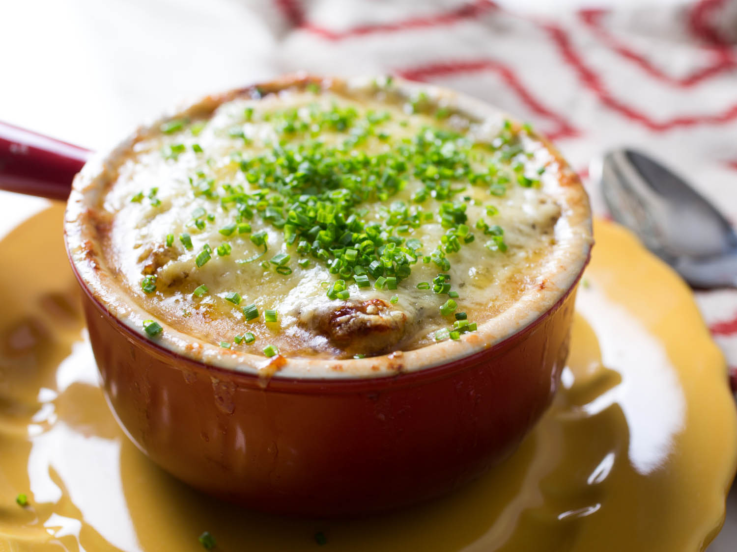 Soupe à l’oignon gratinée