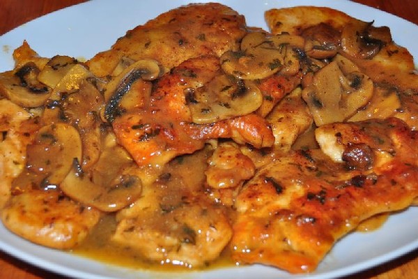 Marsala au poulet classique italien aux champignons