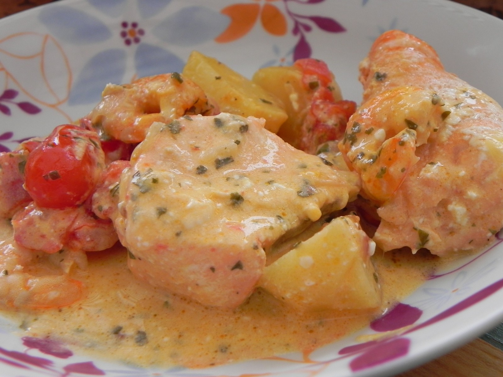 Cocotte de pommes de terre au saumon et aux crevettes