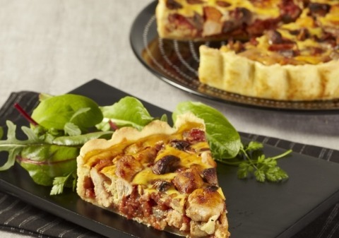Tarte au poulet, tomates et champignons
