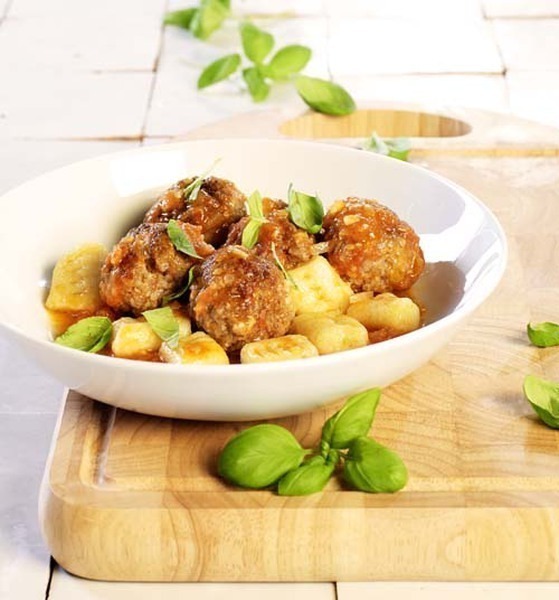 Gnocchis de pommes de terre et boulettes sauce tomate