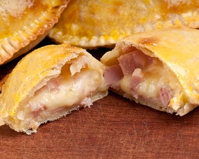Chaussons au jambon et au fromage