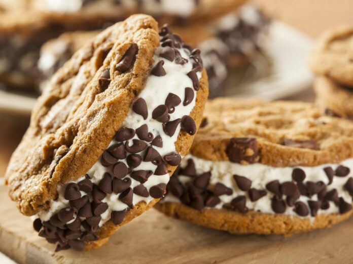 sandwichs à la crème glacée et pépites de chocolat