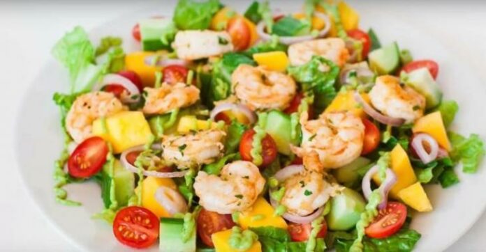 Salade de crevettes et de mangue...vinaigrette à l'avocat