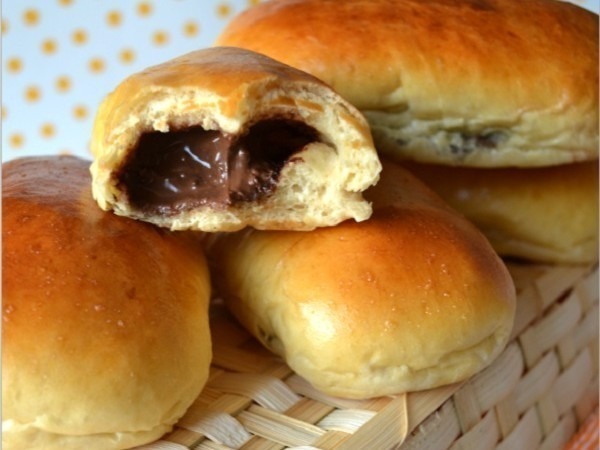 Pain au lait garni de chocolat