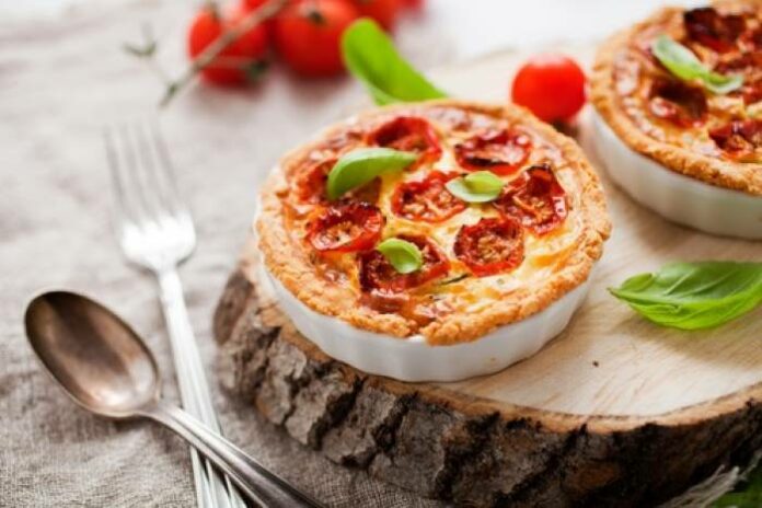 recette-e4502-tarte-fine-croustillante-a-la-tomate-et-aux-champignons-jus-de-persil