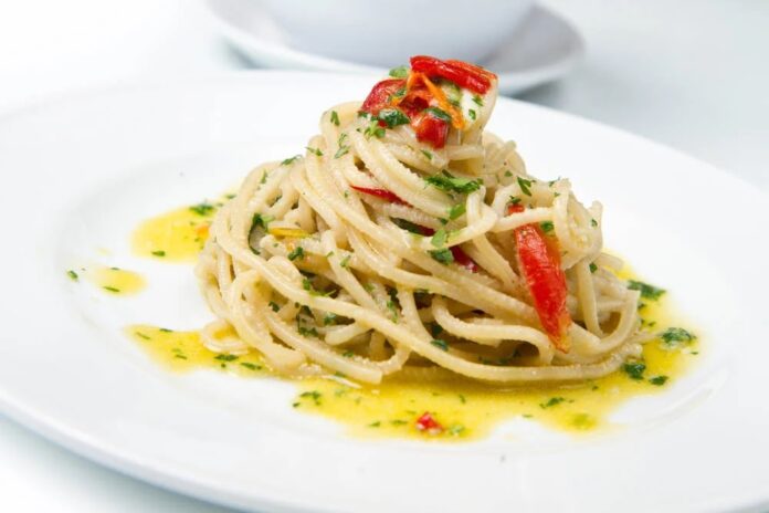 Spaghetti ail, huile et piment Spaghetti ail, huile et piment