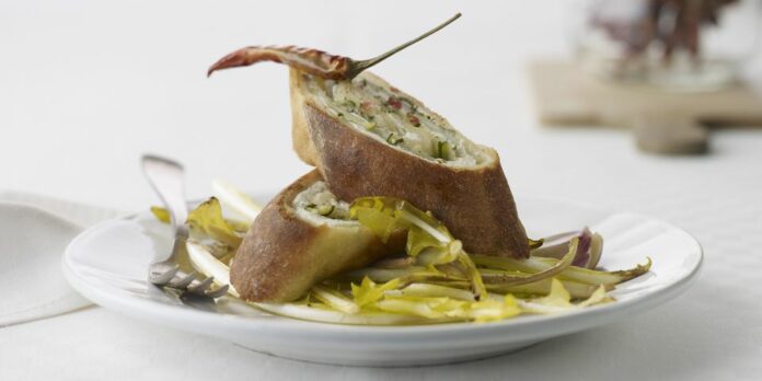 Spianata à la ricotta et à la chicorée à la mode romaine Spianata à la ricotta et à la chicorée à la mode romaine