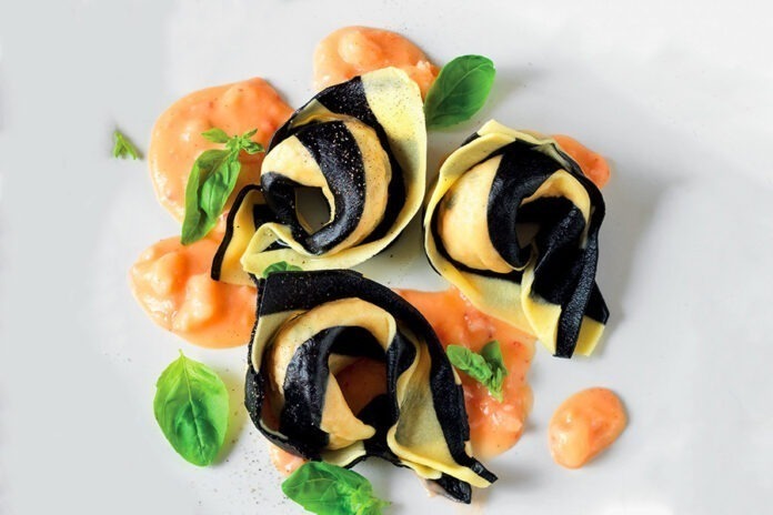 Tortelli de saumon bicolore à la crème de crevettes Tortelli de saumon bicolore à la crème de crevettes