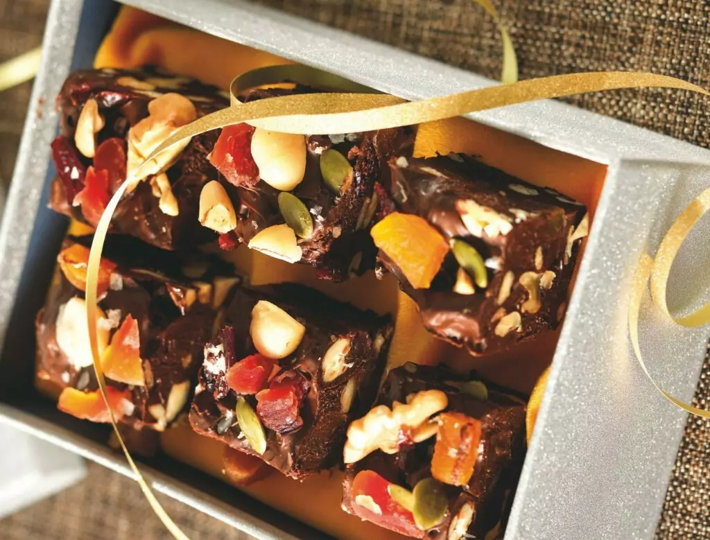 Noix de chocolat et fruits frais
